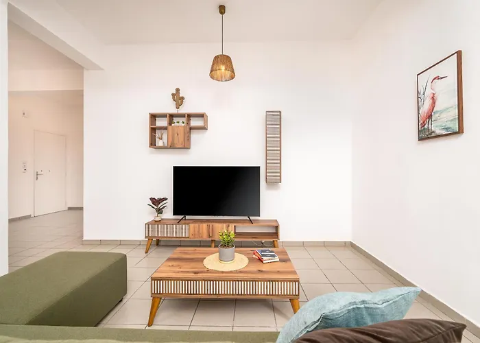 Modern In The Heart Of 코스 타운